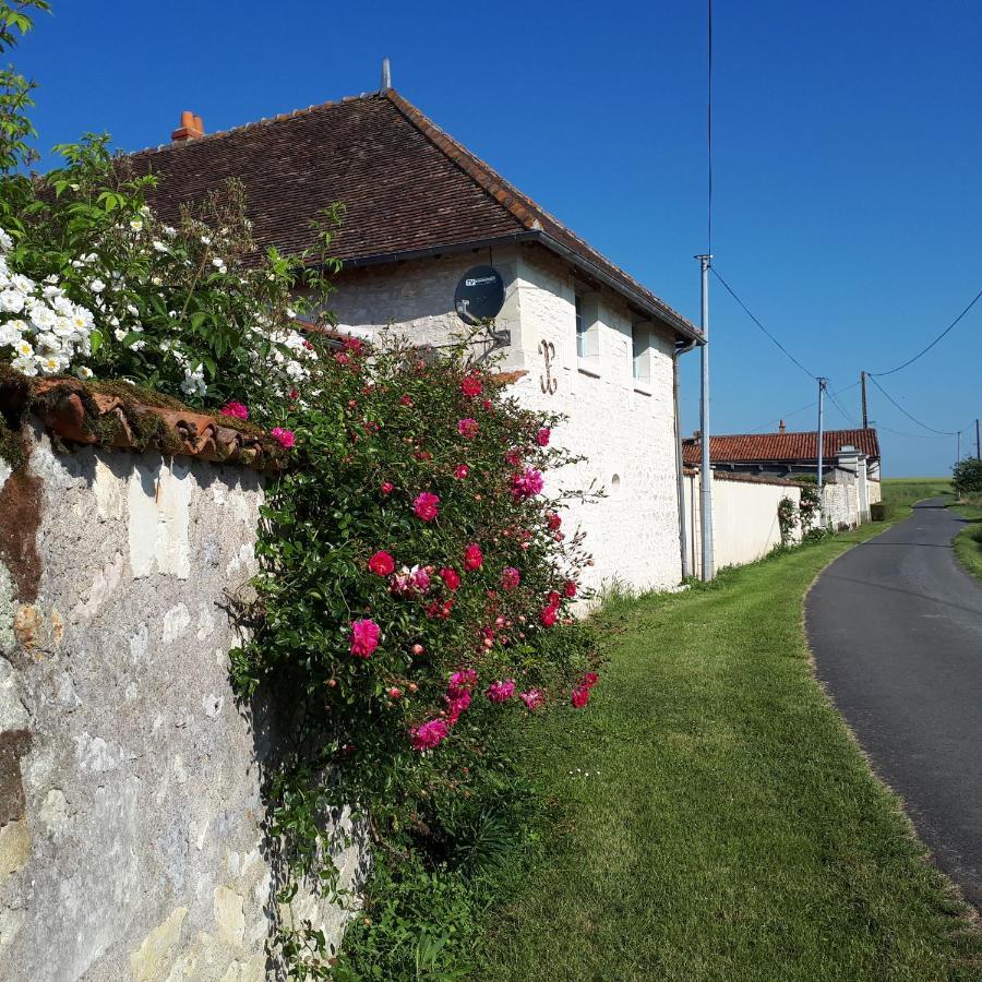 Gite Et Chambres D'Hotes Le Chene Billault Pouant Экстерьер фото