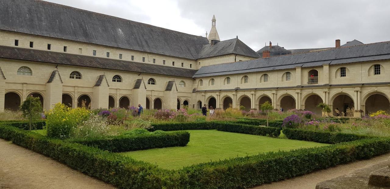 Gite Et Chambres D'Hotes Le Chene Billault Pouant Экстерьер фото